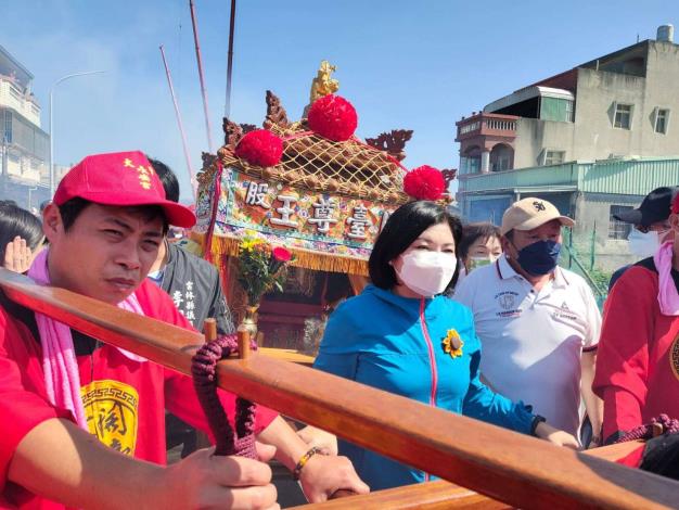 縣長張麗善親至崙背永安宮 迎接國姓公過爐至崙背大有村