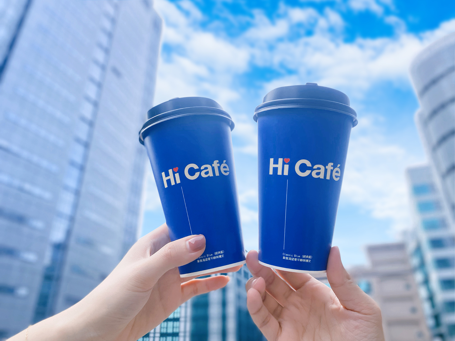 3月1日開工日，萊爾富祭出Hi Café特濃美式、特濃拿鐵，第2杯只要「1元」的超殺優惠；另買兩杯大杯拿鐵再加送1杯大杯炭焙鐵觀音拿鐵。