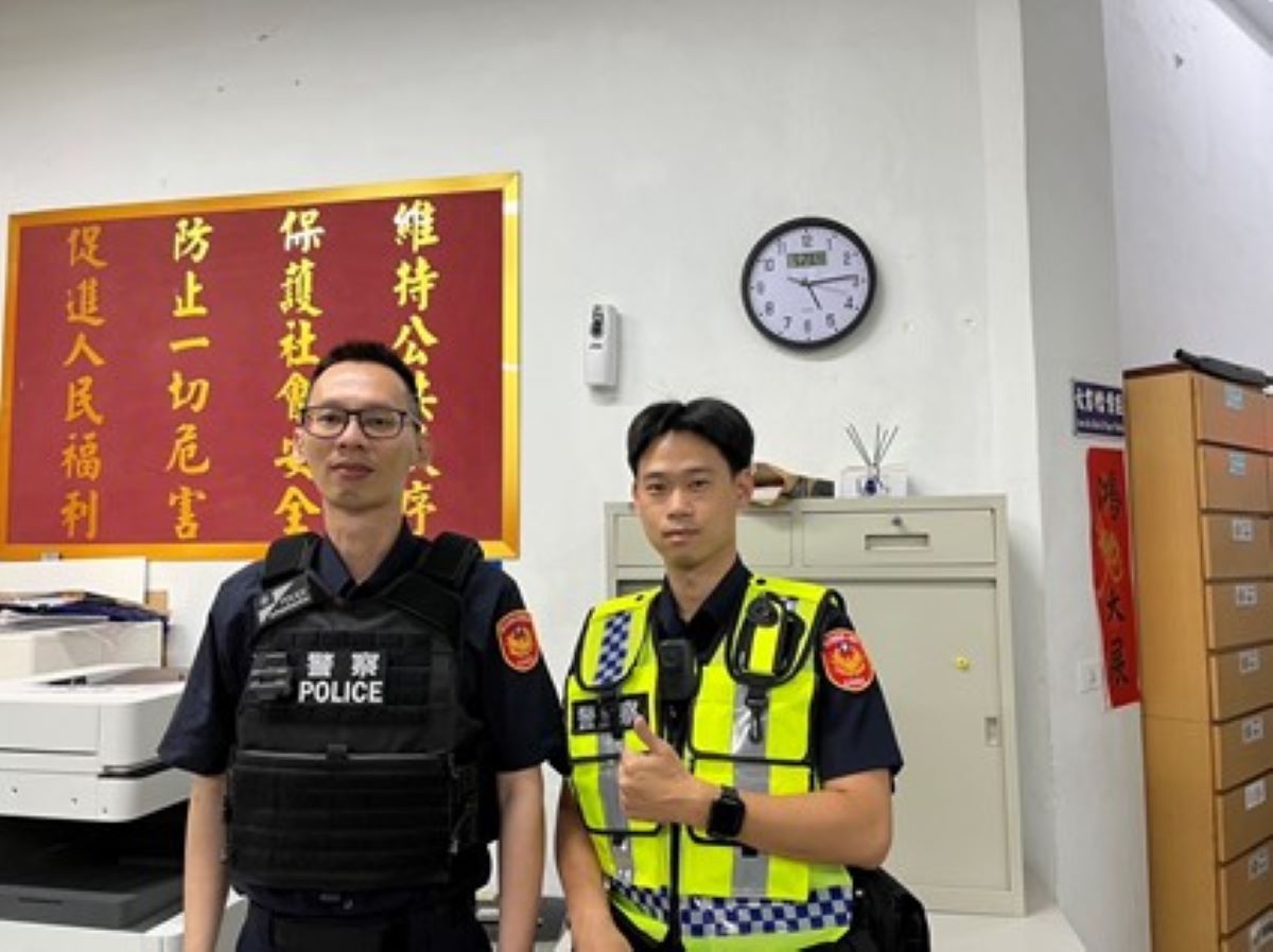 大湖派出所警員林青留(左)、陳奕安(右)。