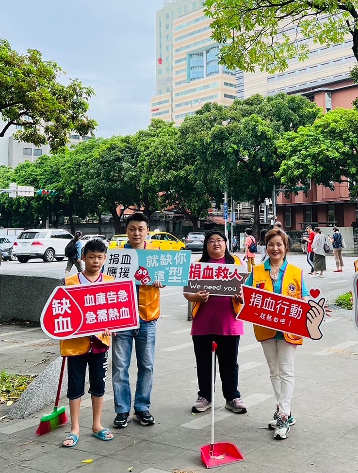 真摯情懷，三代齊心，親親獅子會會長陳月娥率領家族教育捐血，溫暖人心。