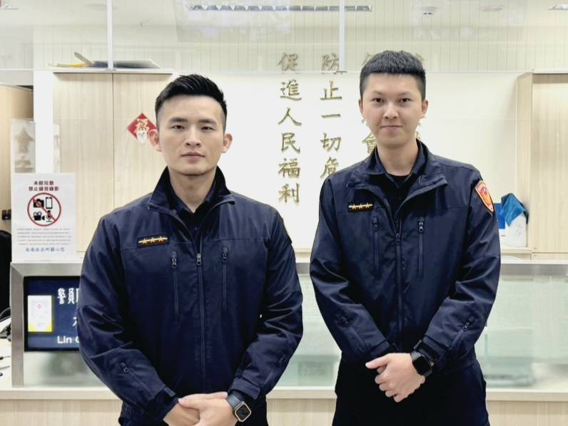 南港派出所處理人員：警員黃培文（左）、李彥瑋（右）。（圖/記者莊鎔岱 翻攝）